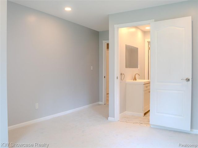 8234 Arlis Street, Commerce Twp, MI 48382