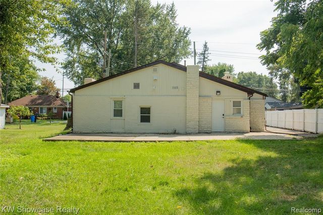8234 Arlis Street, Commerce Twp, MI 48382