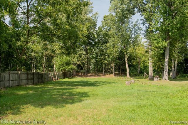 8234 Arlis Street, Commerce Twp, MI 48382