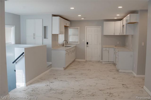 8234 Arlis Street, Commerce Twp, MI 48382