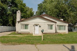 8234 Arlis Street, Commerce Twp, MI 48382