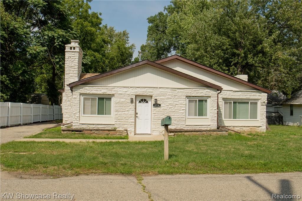 8234 Arlis Street, Commerce Twp, MI 48382
