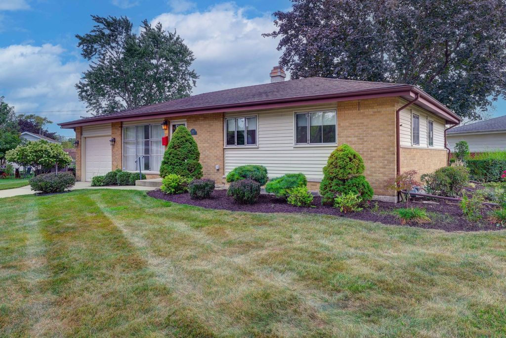 385 Pleasant Street, Hoffman Estates, IL 60169 — exterior