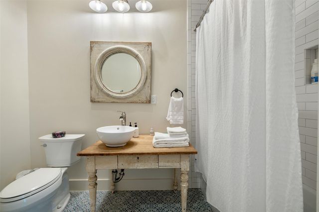 139 Blossom Hill Road, Round Top, TX 78954