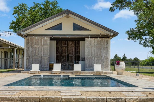 139 Blossom Hill Road, Round Top, TX 78954