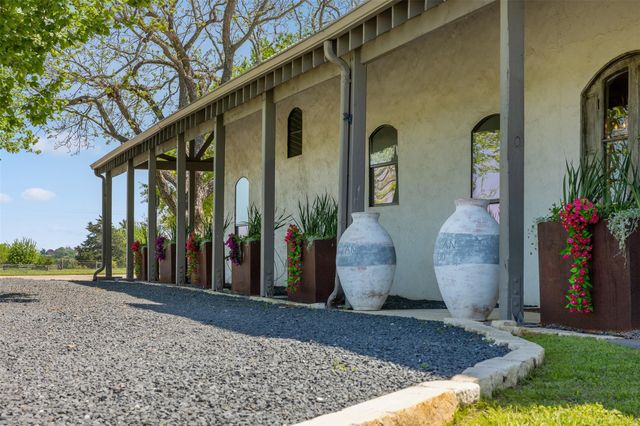 139 Blossom Hill Road, Round Top, TX 78954