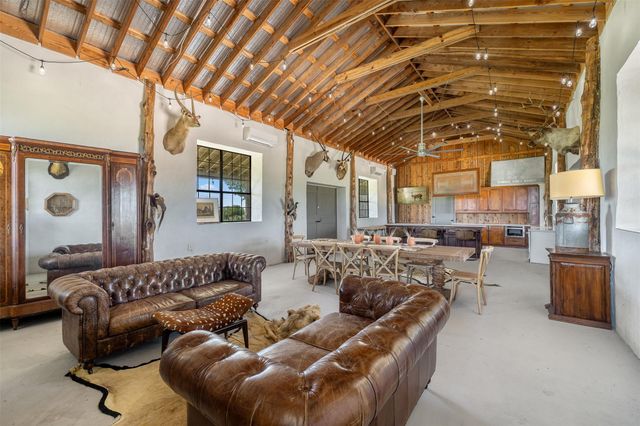 139 Blossom Hill Road, Round Top, TX 78954