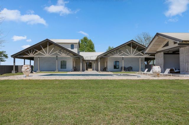 139 Blossom Hill Road, Round Top, TX 78954