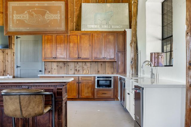 139 Blossom Hill Road, Round Top, TX 78954