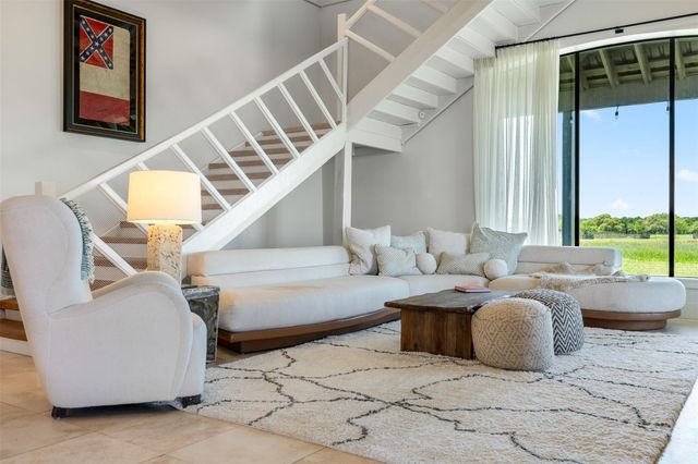 139 Blossom Hill Road, Round Top, TX 78954