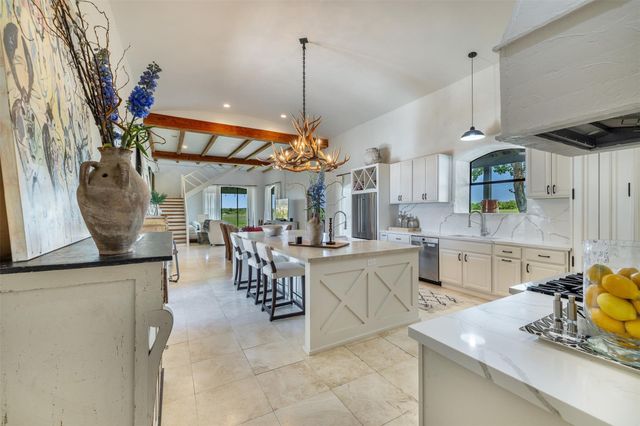 139 Blossom Hill Road, Round Top, TX 78954