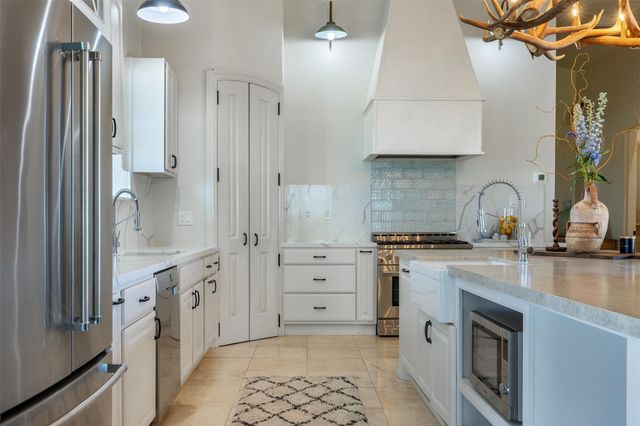 139 Blossom Hill Road, Round Top, TX 78954