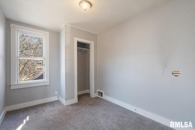 2947 13th Avenue, Rockisland, IL 61201