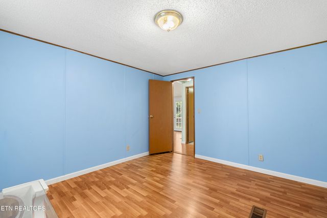 267 Glenlock Rd, Sweetwater, TN 37874