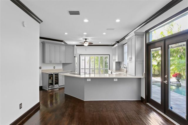 3821 W SANTIAGO STREET, Tampa, FL 33629