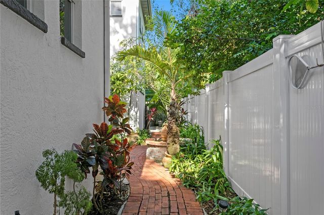 3821 W SANTIAGO STREET, Tampa, FL 33629