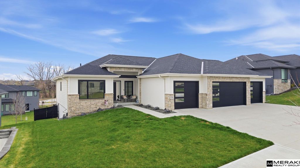 2730 N 182nd Avenue, Elkhorn, NE 68022