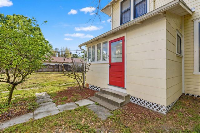 5202 N SEMINOLE AVENUE, Tampa, FL 33603