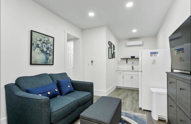 5202 N SEMINOLE AVENUE, Tampa, FL 33603