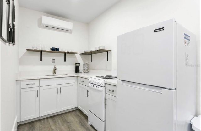 5202 N SEMINOLE AVENUE, Tampa, FL 33603