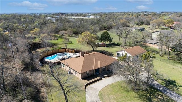 1508 Canyon Creek Drive W, Azle, TX 76020