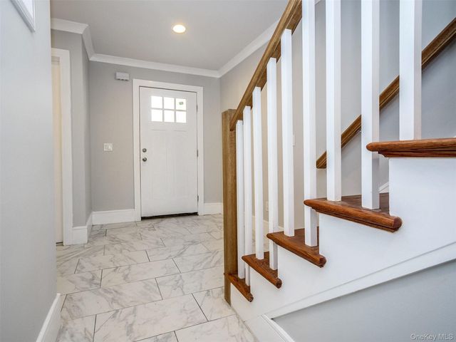 15 B Dunes Lane, Port Washington, NY 11050