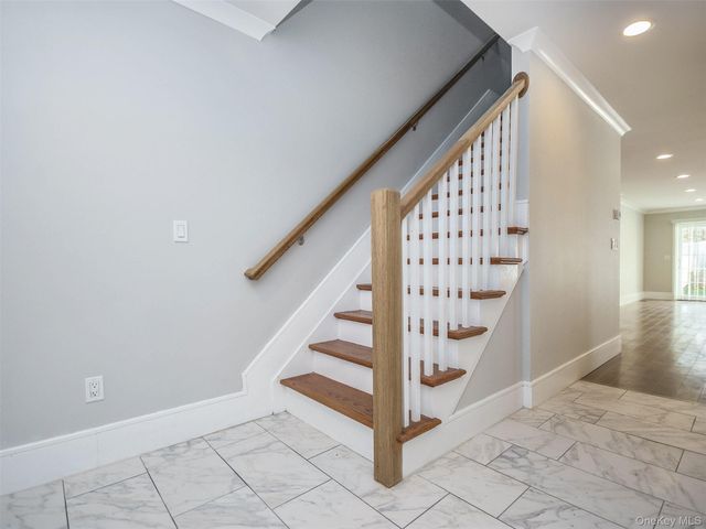 15 B Dunes Lane, Port Washington, NY 11050