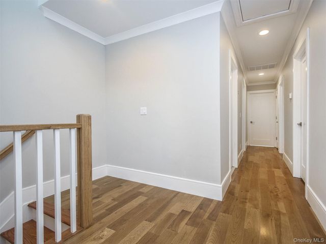 15 B Dunes Lane, Port Washington, NY 11050