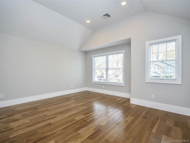 15 B Dunes Lane, Port Washington, NY 11050