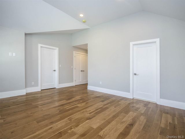 15 B Dunes Lane, Port Washington, NY 11050