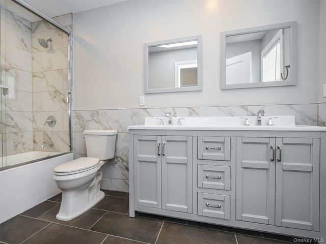15 B Dunes Lane, Port Washington, NY 11050