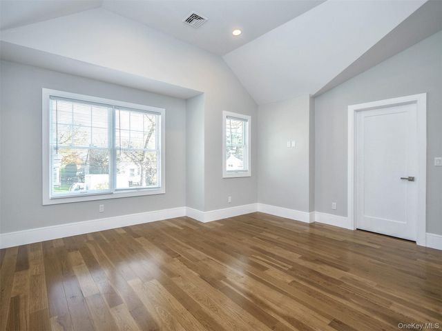 15 B Dunes Lane, Port Washington, NY 11050