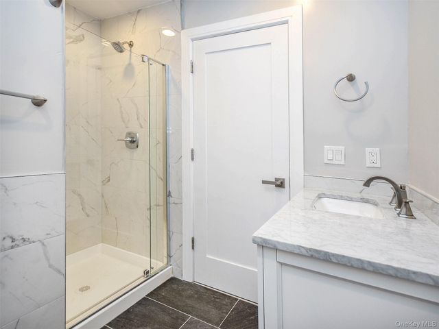 15 B Dunes Lane, Port Washington, NY 11050