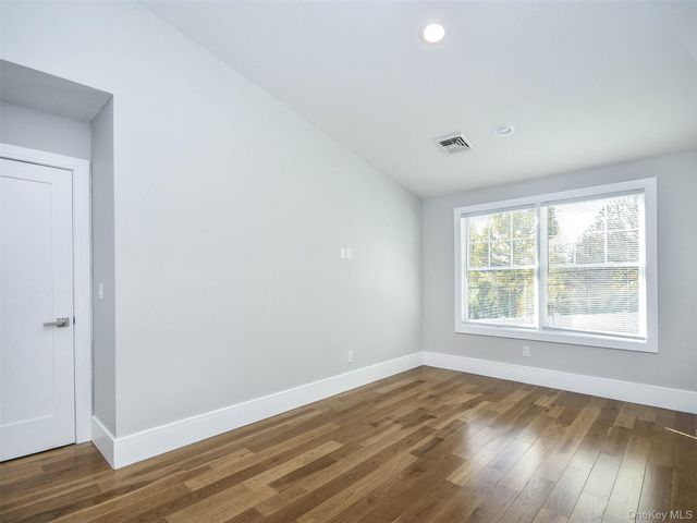 15 B Dunes Lane, Port Washington, NY 11050