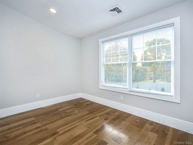 15 B Dunes Lane, Port Washington, NY 11050