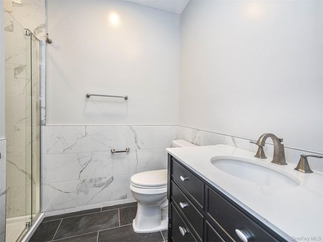 15 B Dunes Lane, Port Washington, NY 11050