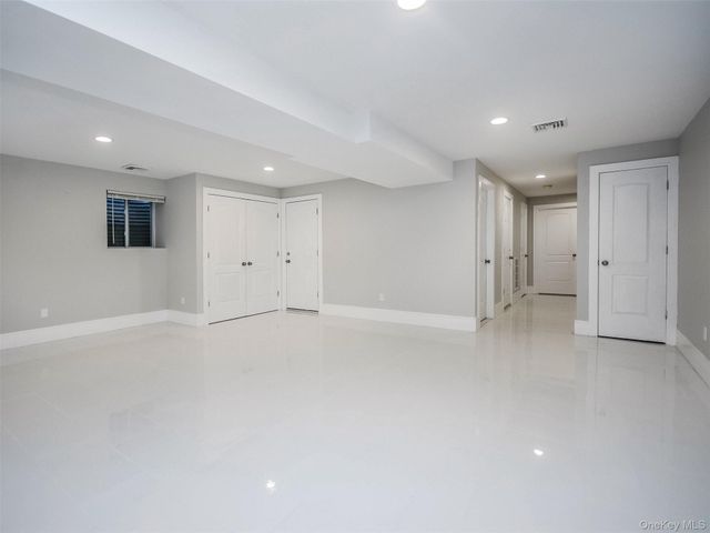 15 B Dunes Lane, Port Washington, NY 11050