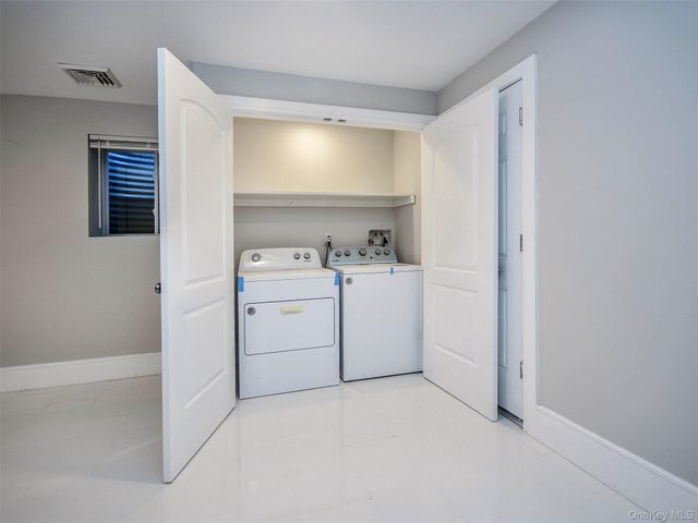 15 B Dunes Lane, Port Washington, NY 11050