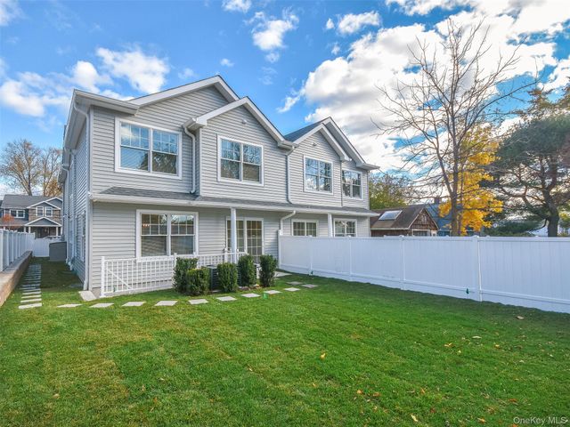 15 B Dunes Lane, Port Washington, NY 11050