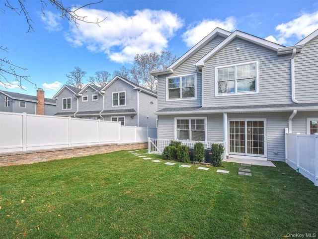 15 B Dunes Lane, Port Washington, NY 11050