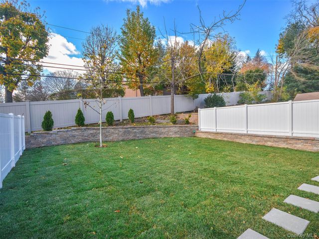 15 B Dunes Lane, Port Washington, NY 11050