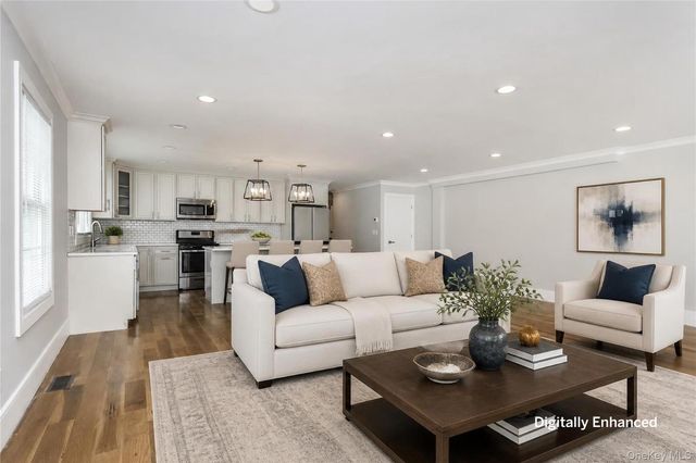 15 B Dunes Lane, Port Washington, NY 11050