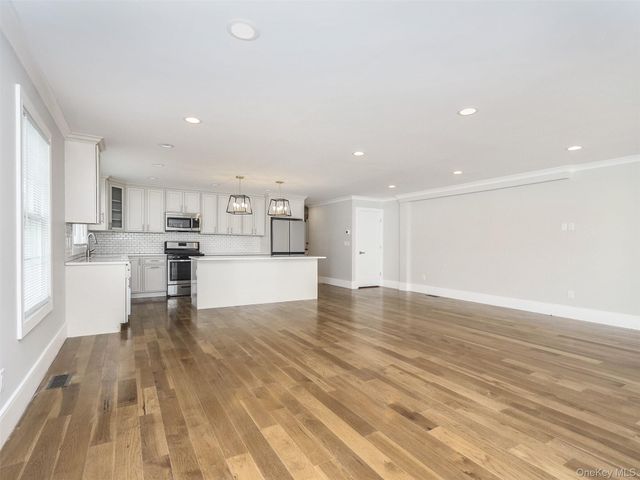 15 B Dunes Lane, Port Washington, NY 11050