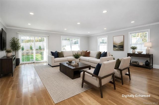 15 B Dunes Lane, Port Washington, NY 11050