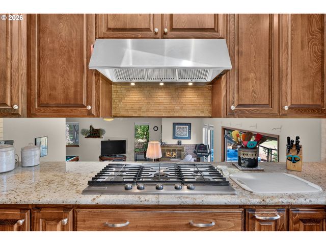 770 Ne 31ST Pl, Canby, OR 97013