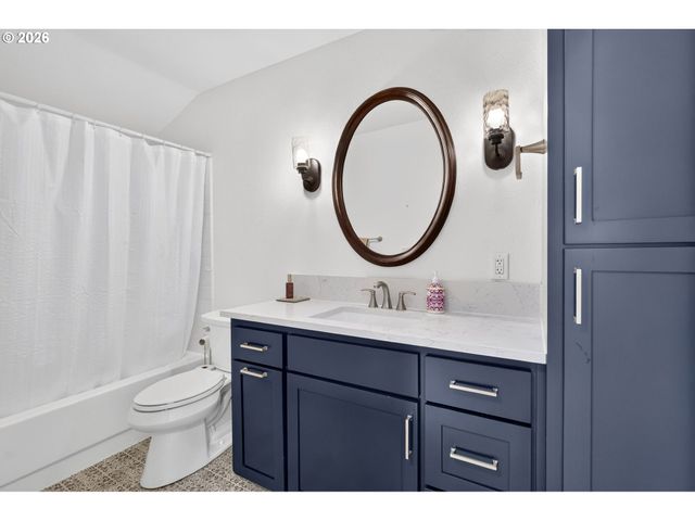 770 Ne 31ST Pl, Canby, OR 97013