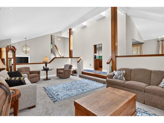 770 Ne 31ST Pl, Canby, OR 97013