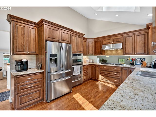 770 Ne 31ST Pl, Canby, OR 97013
