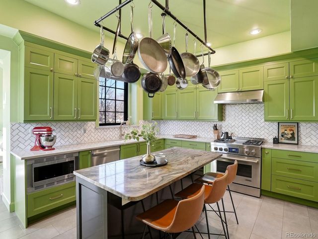 935 Monaco Parkway, Denver, CO 80220