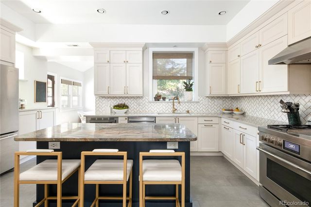 935 Monaco Parkway, Denver, CO 80220